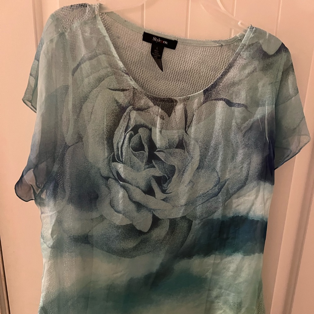 Blue floral top!